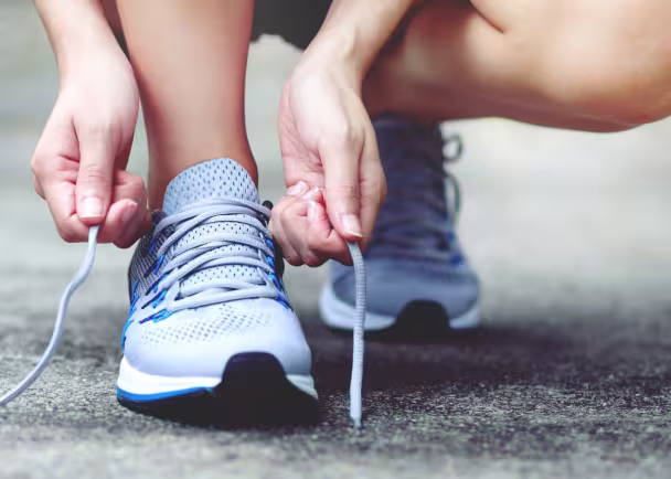 tying shoe